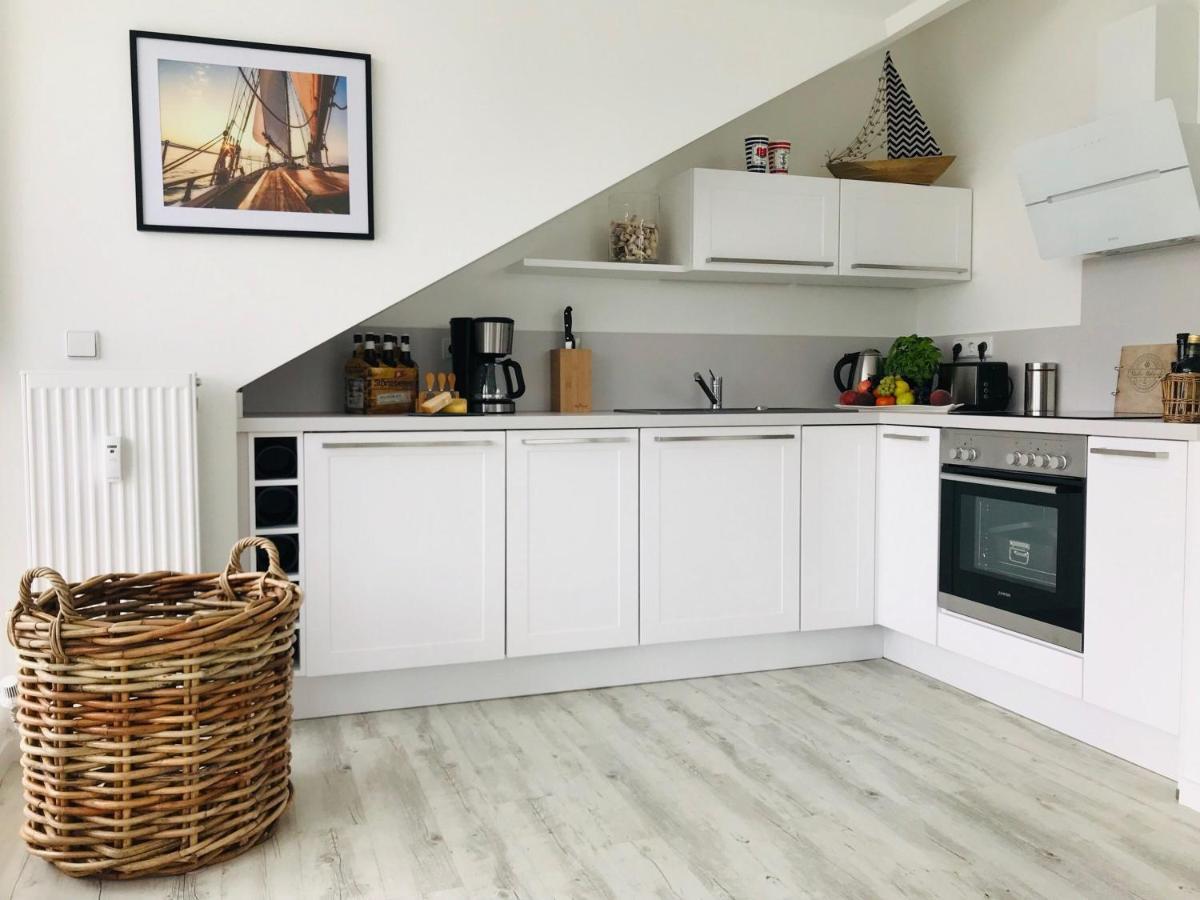 Moderne Ferienwohnung Mit Balkon, Meerblick - Ferienresidenz Zwei Boddenfewo 1-5 Lietzow エクステリア 写真