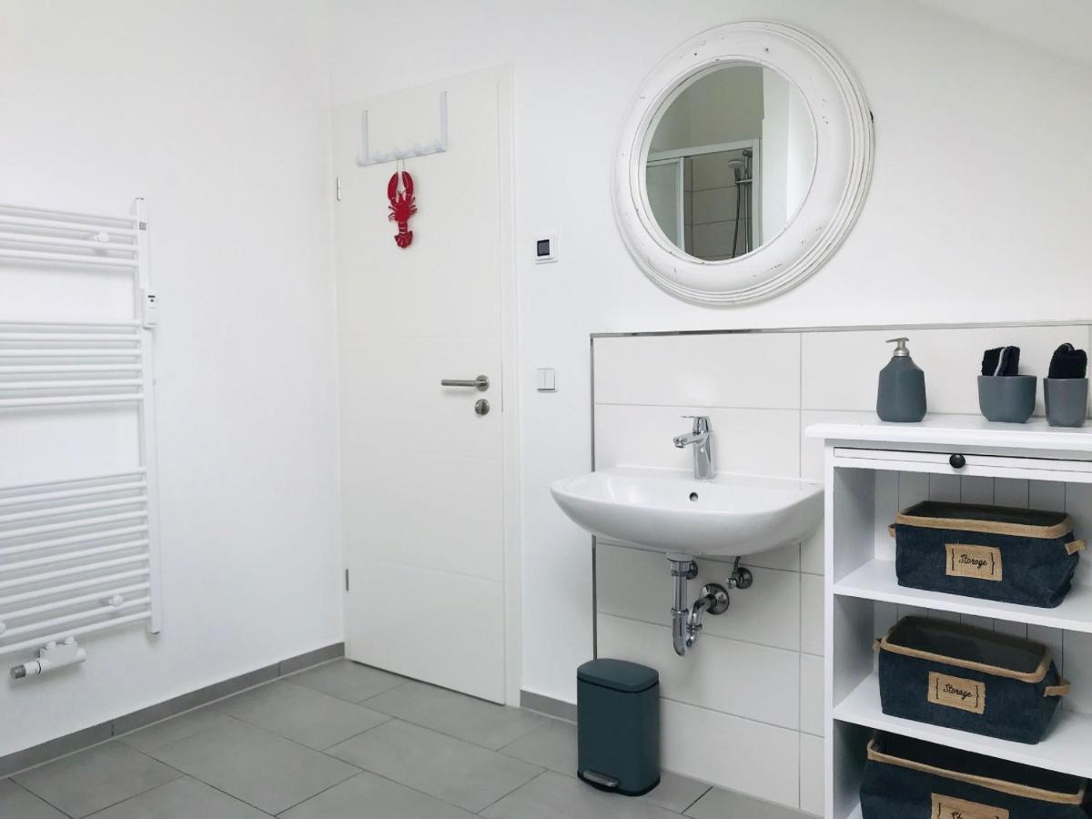 Moderne Ferienwohnung Mit Balkon, Meerblick - Ferienresidenz Zwei Boddenfewo 1-5 Lietzow エクステリア 写真