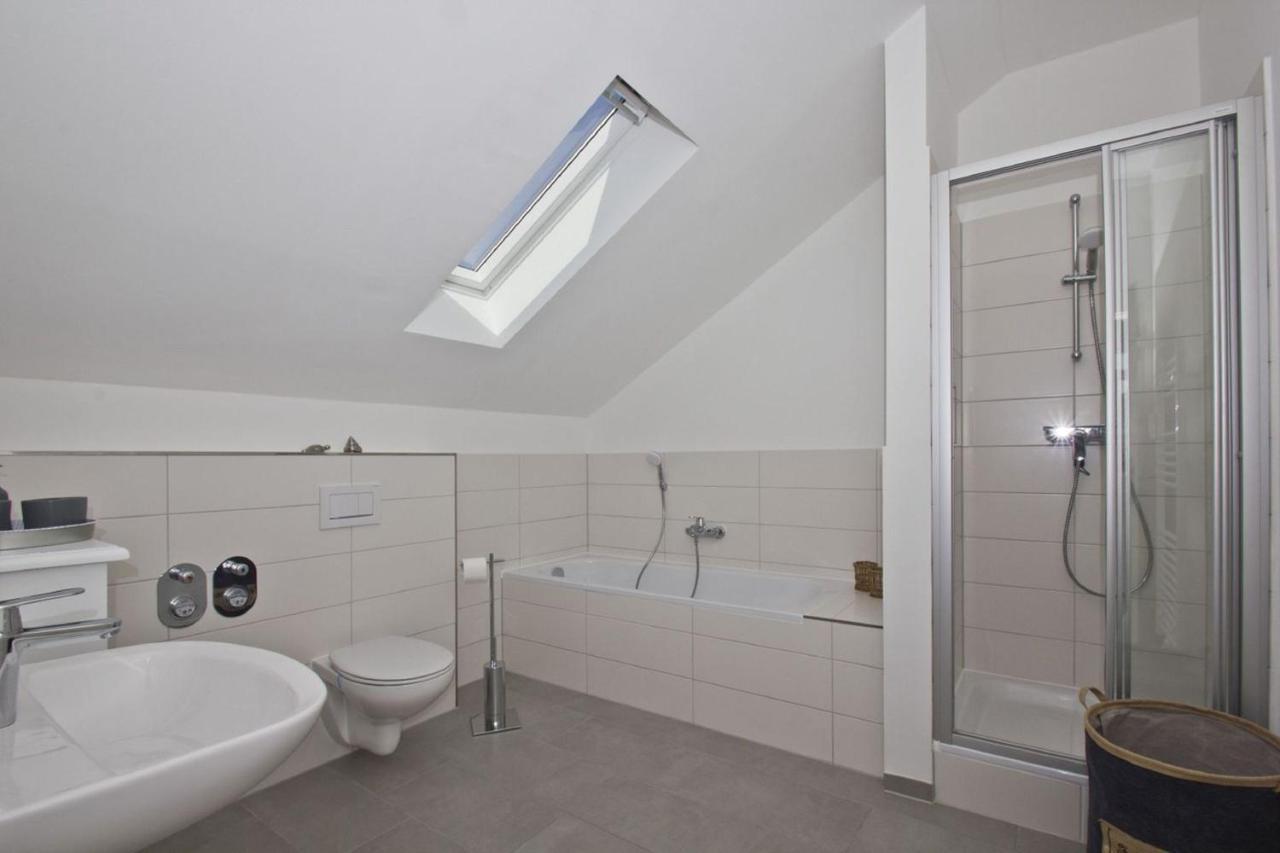 Moderne Ferienwohnung Mit Balkon, Meerblick - Ferienresidenz Zwei Boddenfewo 1-5 Lietzow エクステリア 写真